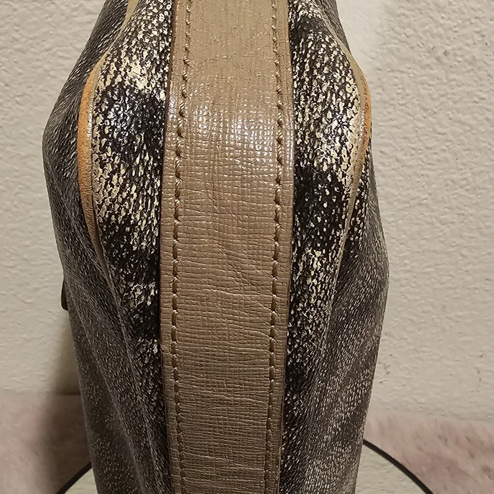 YSL Yves Saint Laruant Toilet Cosmetic pouch EUC - Picture 5 of 10